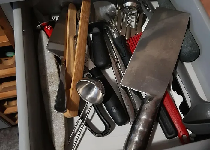 Lovely With A Garage On Premises *